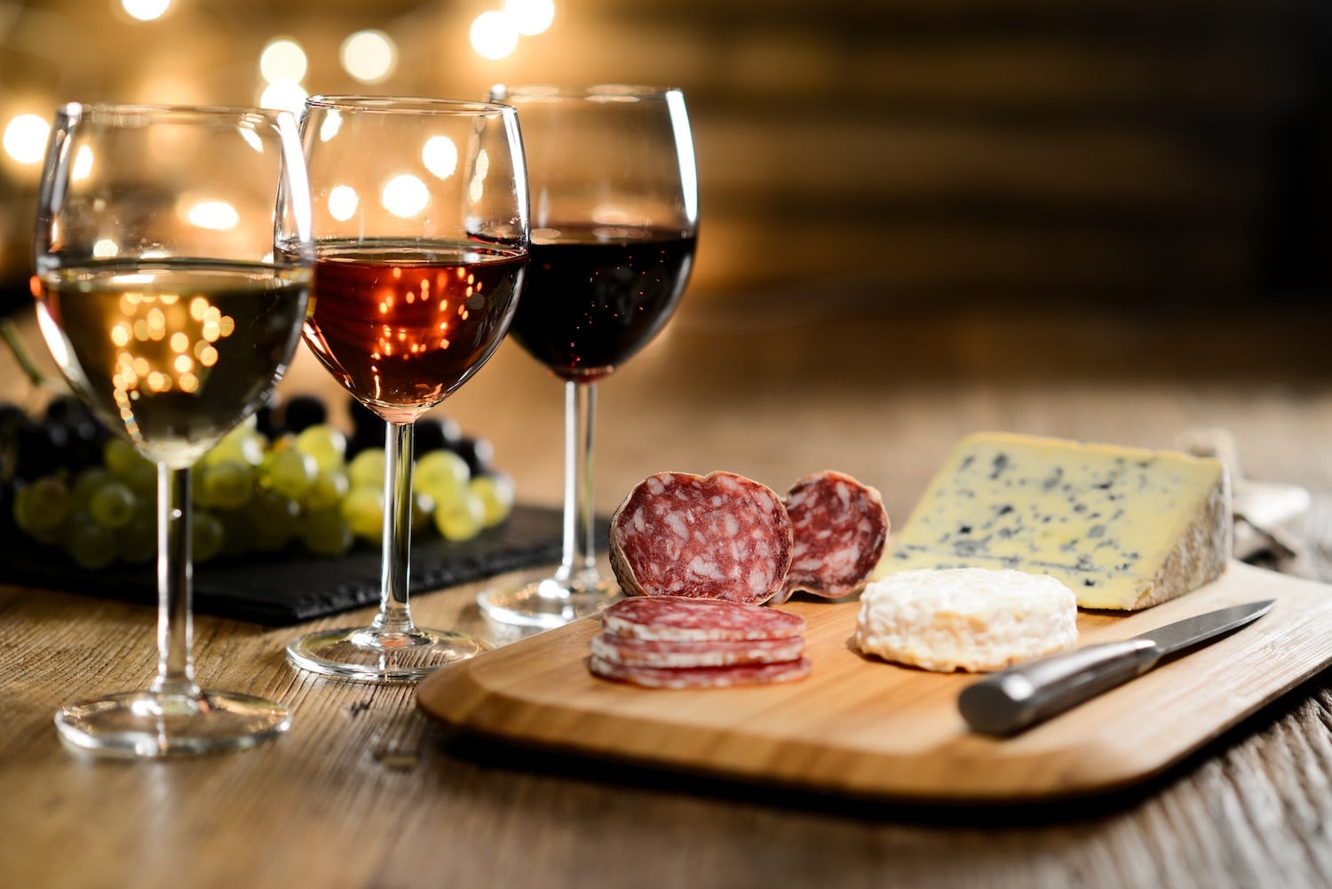 Low Histamine Diet: Three glasses of wine with cheese on a table