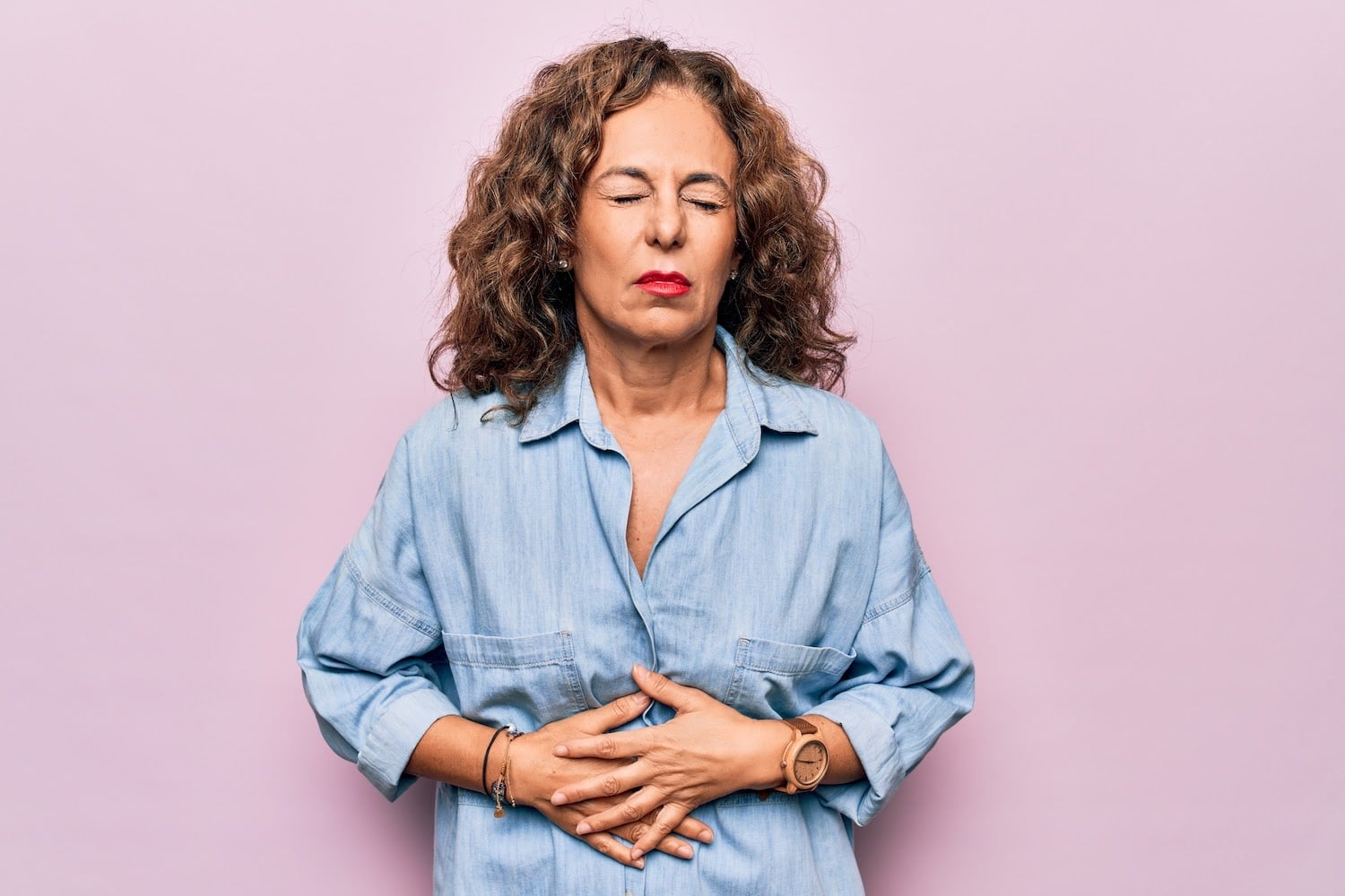 Digestive enzymes for IBS: Middle aged woman with stomach pain