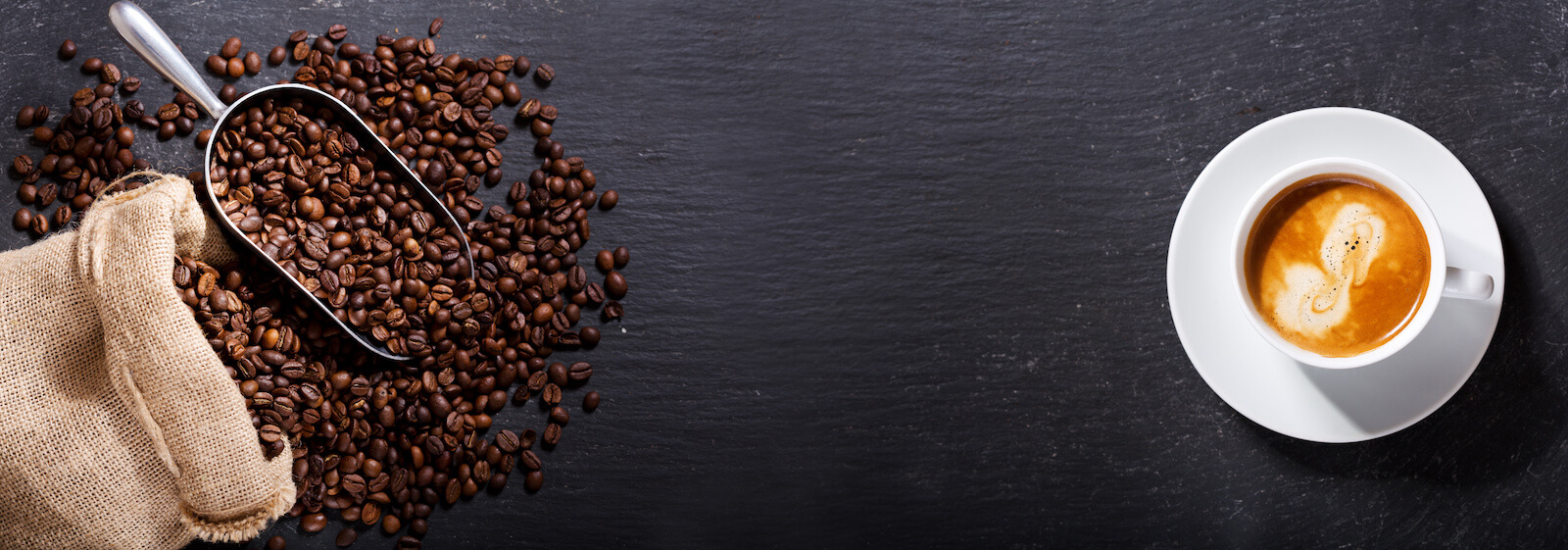 Does caffeine cause inflammation: bag of coffee beans, a metal scoop, a cup of coffee